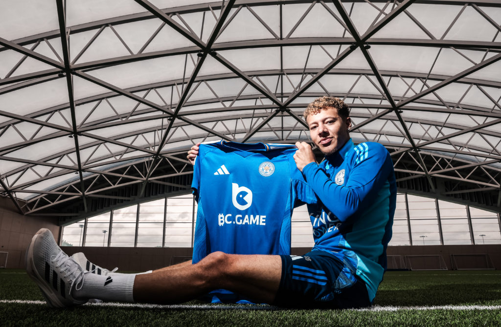 Kasey McAteer Signs New Contract at Leicester City