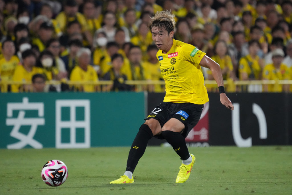 Kashiwa Reysol v Gamba Osaka - J.LEAGUE MEIJI YASUDA J1