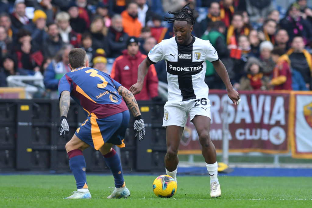 Angelino of AS Roma (L) and Woyo Coulibaly of Parma (R) seen